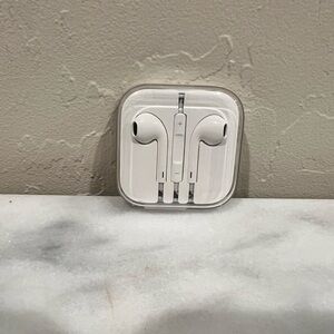 Apple earbuds